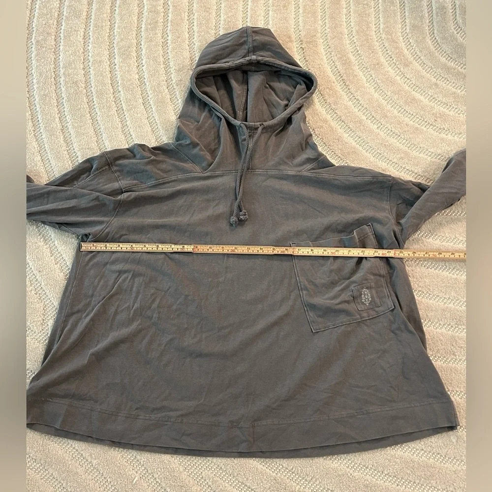 Free People FP Movement Hot Shot Hooded Layer in Gunmetal Grey - S